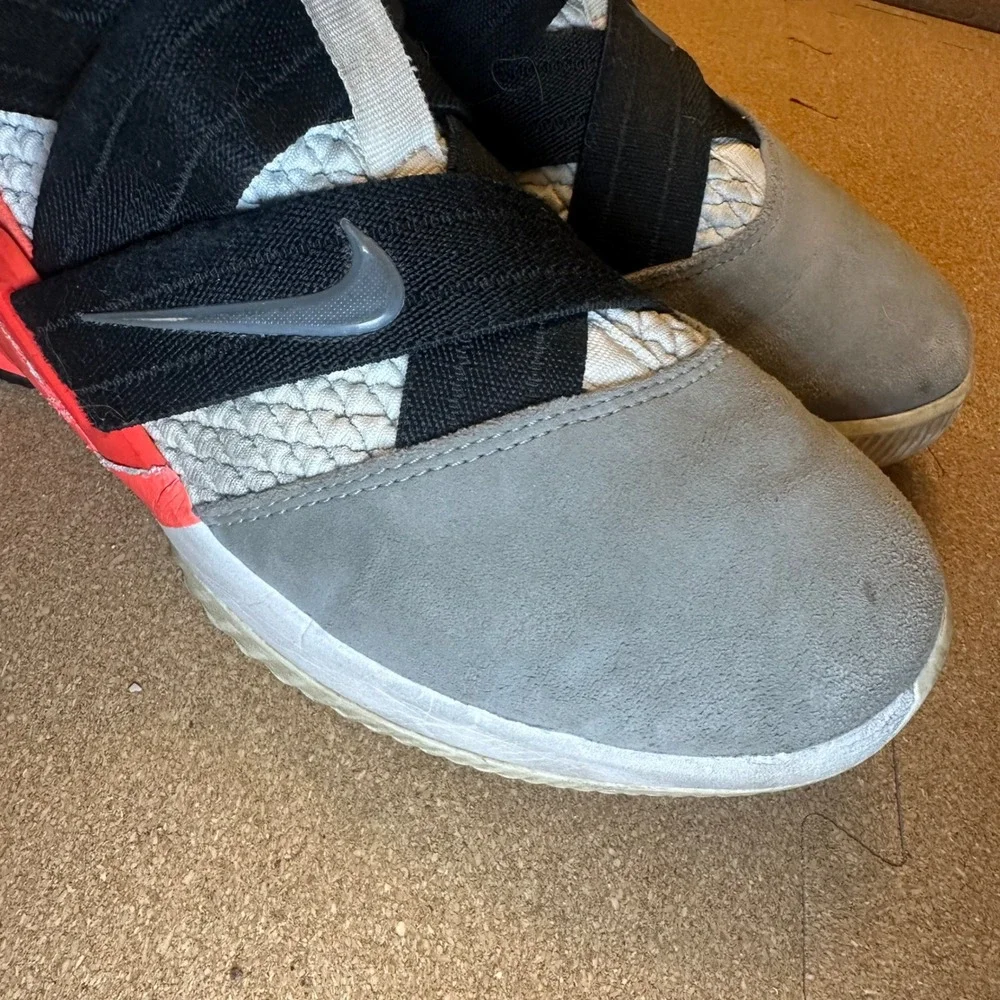 Nike LeBron Soldier 12 GS Grey Crimson Kids Basketball Shoes‎ AQ2910-102 Size 5Y